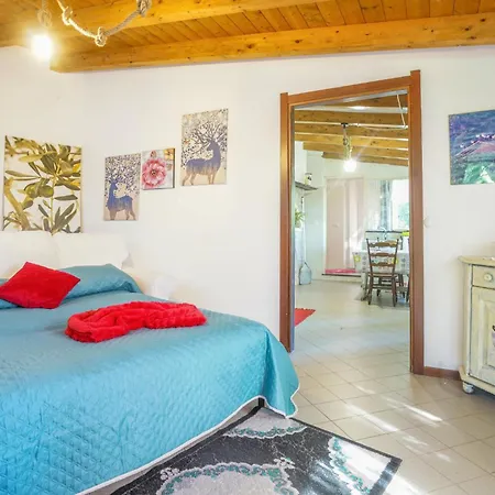 Stunning In Ne With Kitchen Сasa de vacaciones