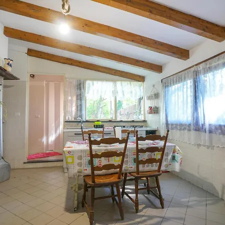 Сasa de vacaciones Stunning In Ne With Kitchen Ne